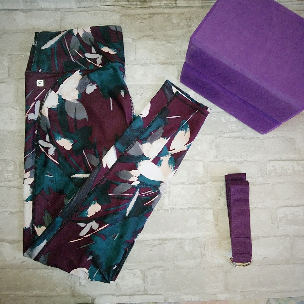 SALE!! Fabletics Flower Print Leggings